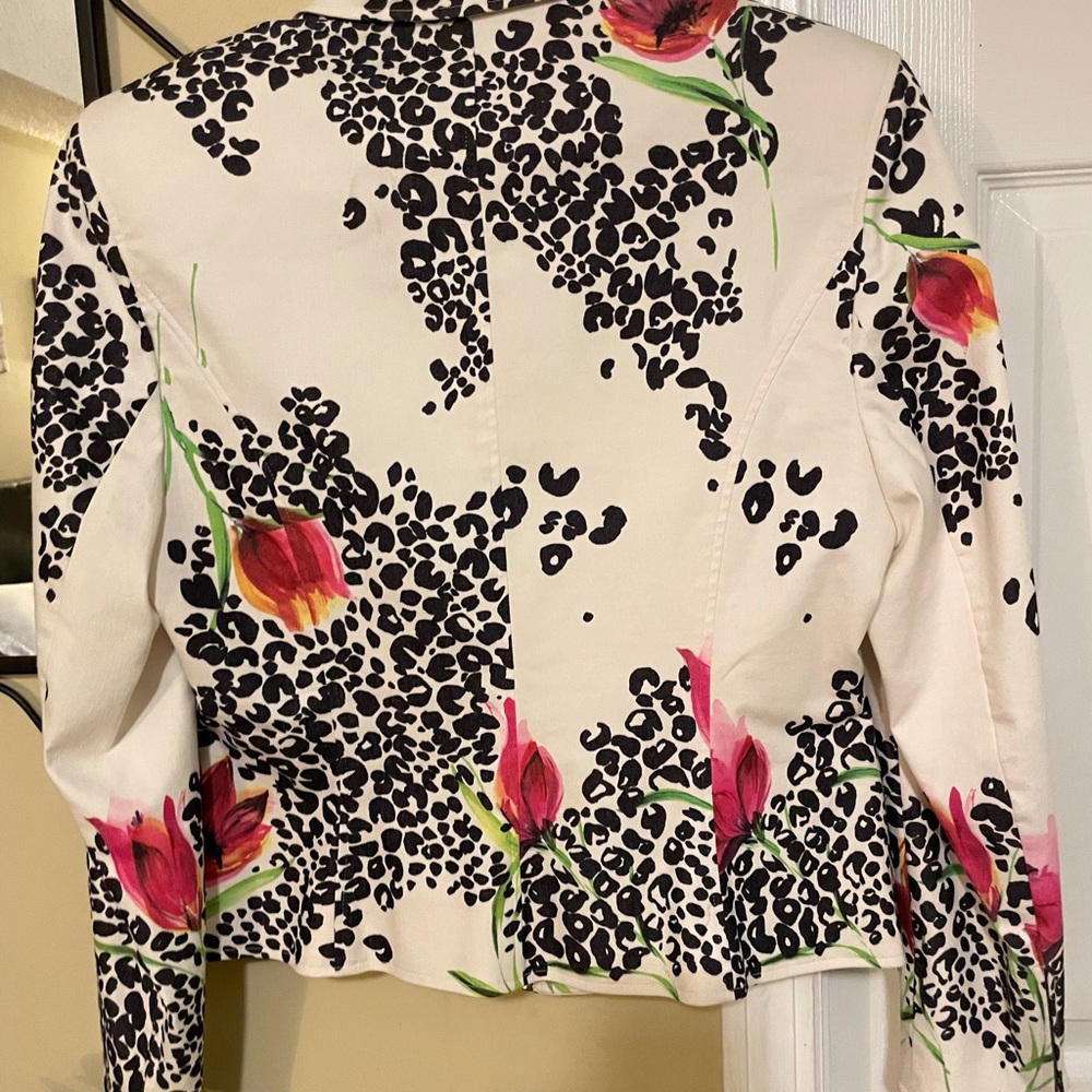 A really beautiful blazer like new in a great condition